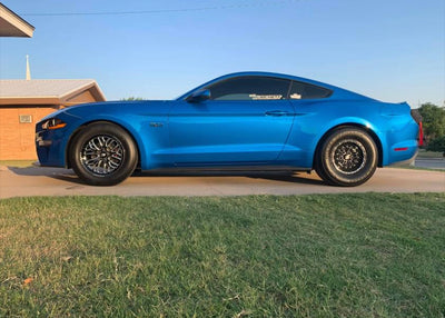 Keizer Wheels - 15-Beurt-Forged-BL-Black-Machined - On Blue Mustang Side View